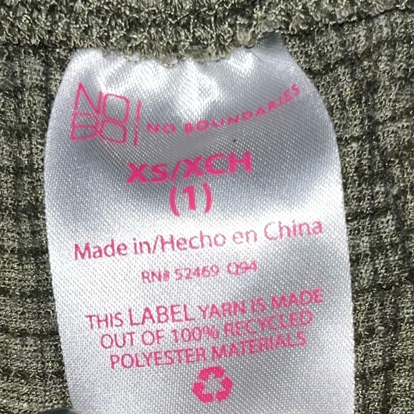 🪴CROP TOP🪴 - Picture 3 of 3